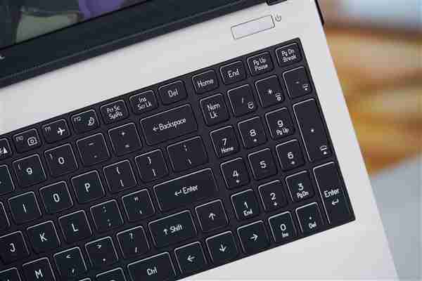 长江存储PC42Q SSD加持！ 七彩虹隐星P16 Pro图赏