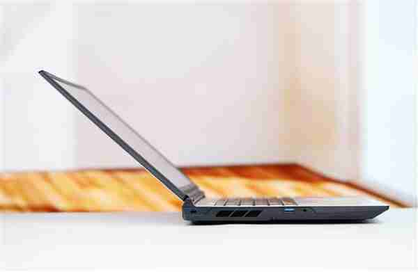 长江存储PC42Q SSD加持！ 七彩虹隐星P16 Pro图赏