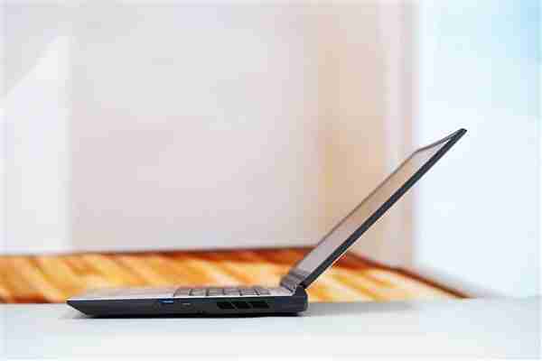 长江存储PC42Q SSD加持！ 七彩虹隐星P16 Pro图赏