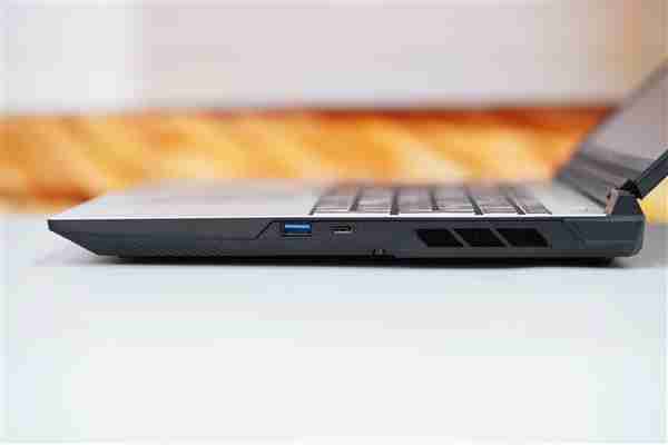 长江存储PC42Q SSD加持！ 七彩虹隐星P16 Pro图赏