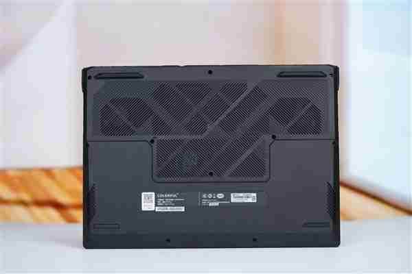 长江存储PC42Q SSD加持！ 七彩虹隐星P16 Pro图赏