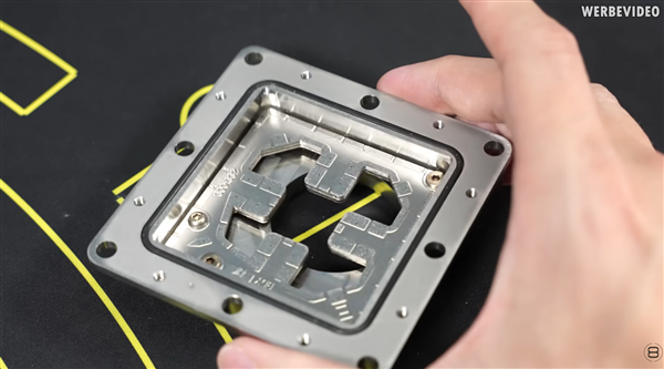 大神玩家动手：9800X3D用上超算的喷雾冷却！可惜不是太完美