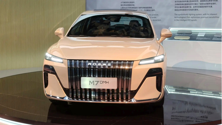 2025插电混动新能源推荐，这款车为何成10万首选