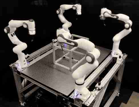 AlphaGo 作者领衔，8 个机械臂协同干活 0 碰撞，DeepMind 新作登 Science 子刊 