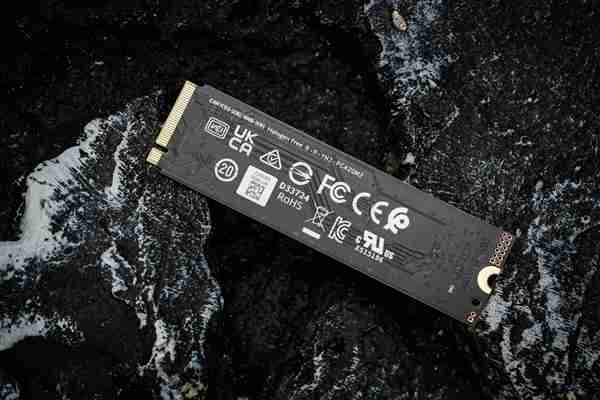 长江存储PC42Q实测:商用消费级固态硬盘新标杆