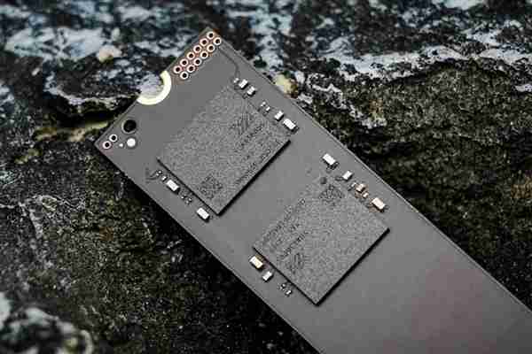 长江存储PC42Q实测:商用消费级固态硬盘新标杆