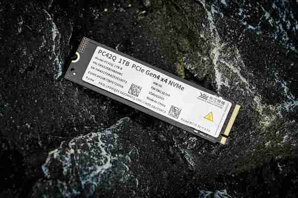 长江存储PC42Q实测:商用消费级固态硬盘新标杆