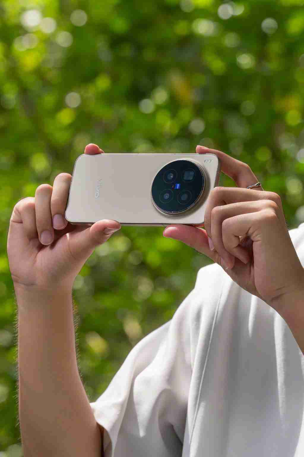  蔡司 2 亿影像王牌登场！vivo X300 Pro 拍巨片，巨出片！