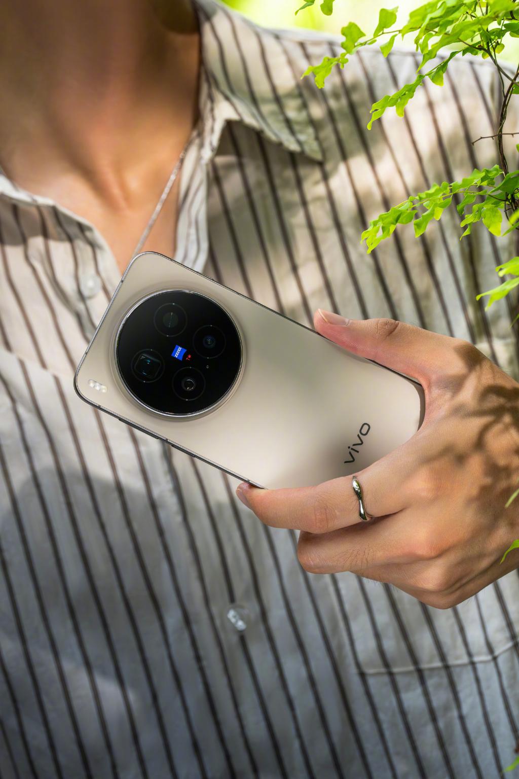 蔡司2亿影像登场，vivo X300 Pro拍出大片感