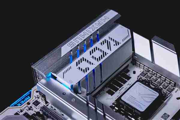 ROG MAXIMUS Z890 APEX主板创DDR5-13322超频新纪录