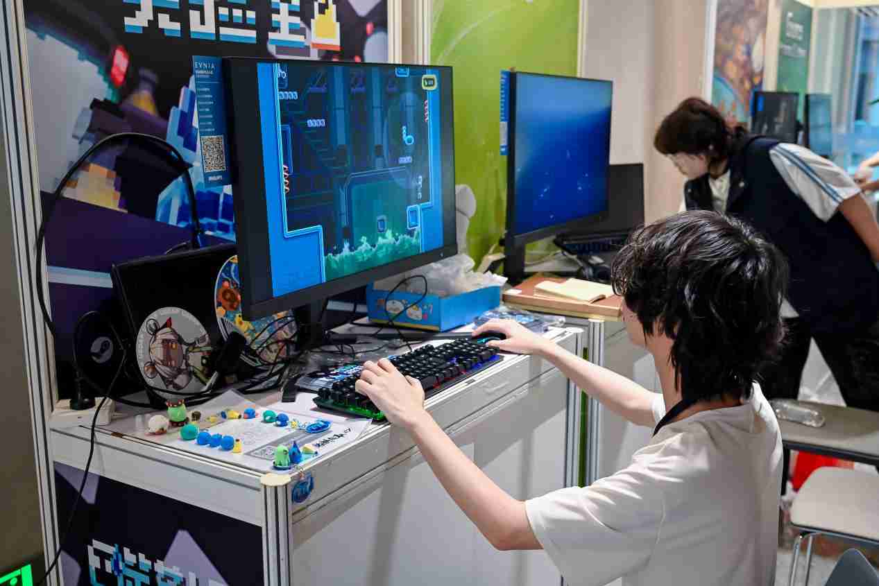 飞利浦EVNIA亮相2025CUSGA，赋能游戏创作新生力量！