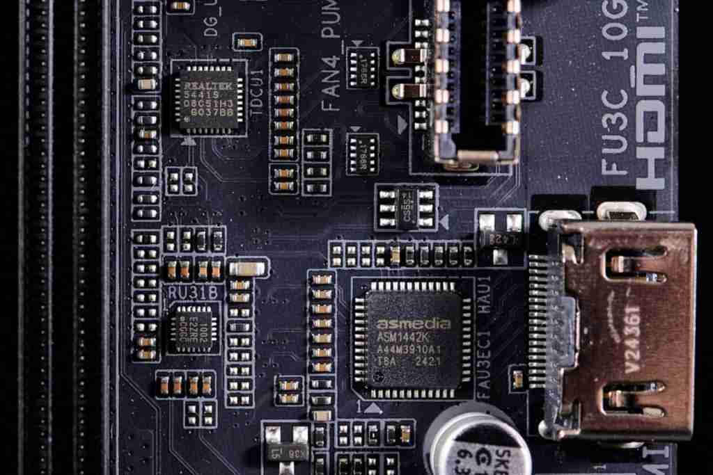 技嘉 B860M AORUS PRO WIFI7 电竞雕主板深度评测:主流价位下的高端电竞利器