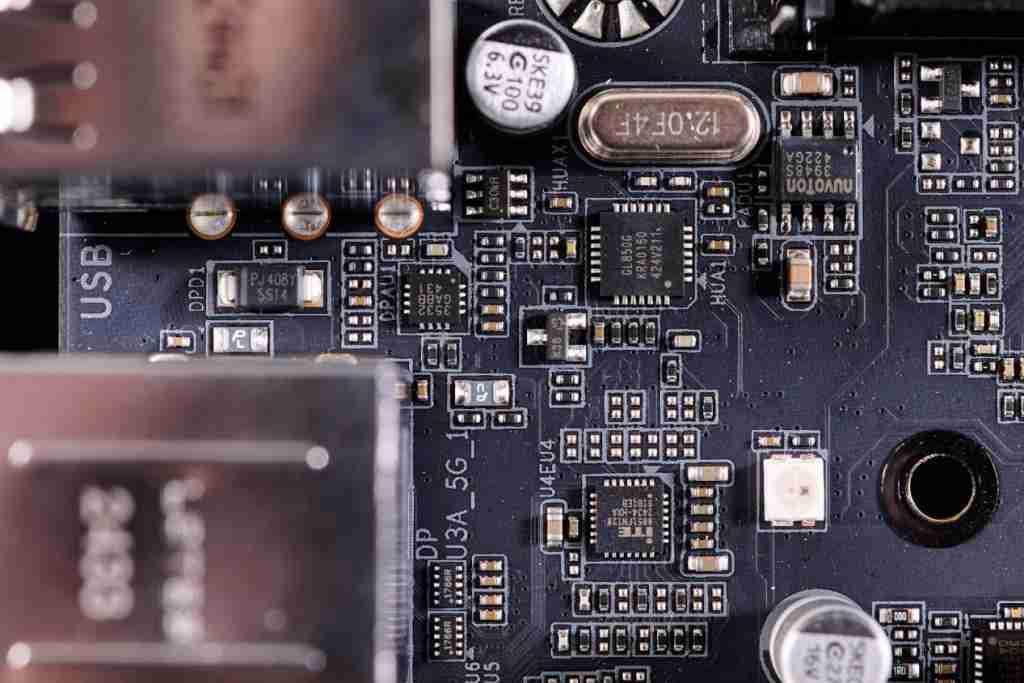 技嘉 B860M AORUS PRO WIFI7 电竞雕主板深度评测:主流价位下的高端电竞利器