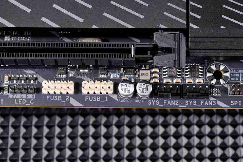 技嘉 B860M AORUS PRO WIFI7 电竞雕主板深度评测:主流价位下的高端电竞利器