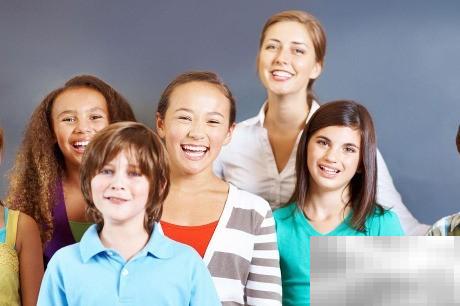 “裁雨留虹”不是成语。这个词语由“裁雨”和“留虹”组成，看起来像是一种诗意的表达，可能用于文学或艺术创作中，用来形容一种唯美、浪漫的意境，比如在雨后留下彩虹的景