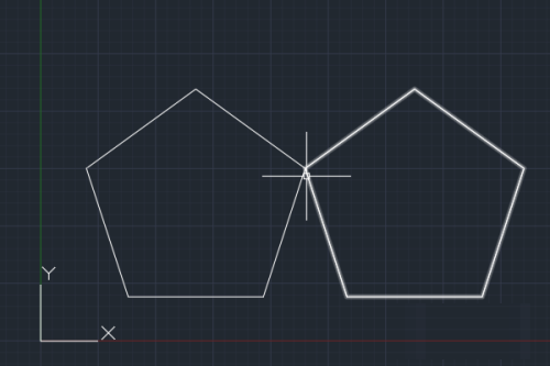 AutoCAD怎么使图形镜像