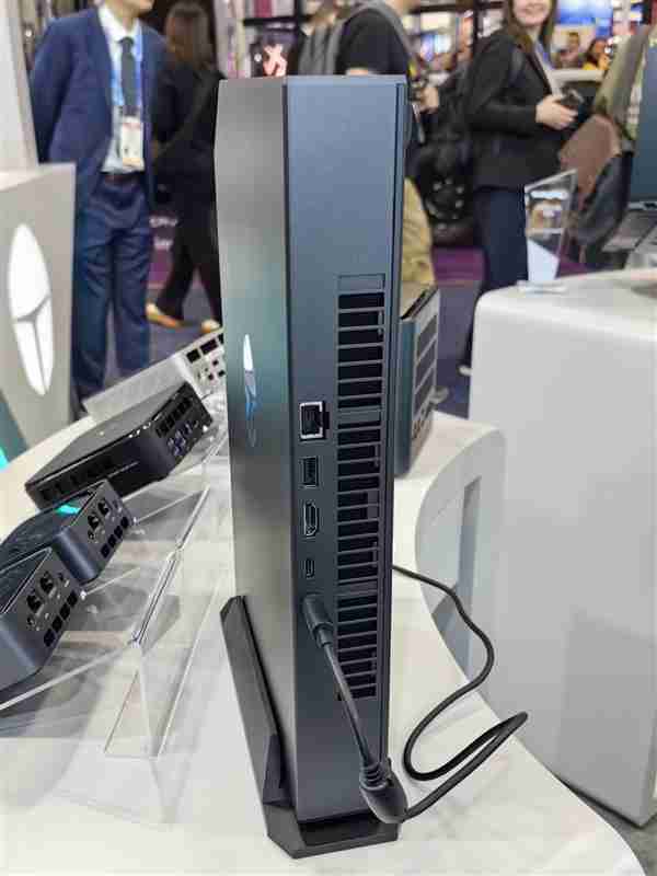 雷神MIX G2独显游戏迷你主机亮相：行业首款Ultra 9 275HX + RTX 5090