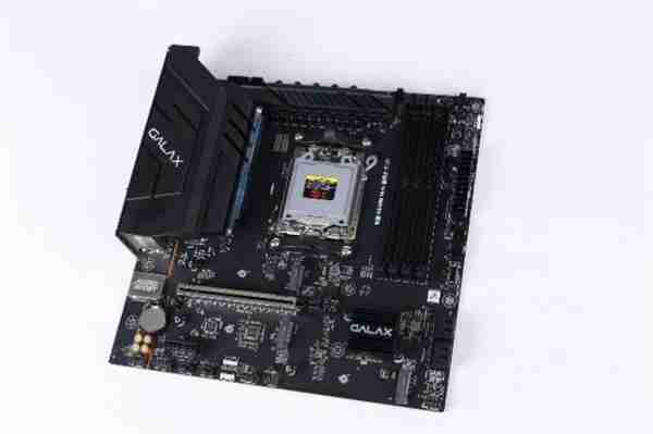 中端装机新方案！影驰联盟 B650M Wi-Fi 黑武士 PLUS 主板评测