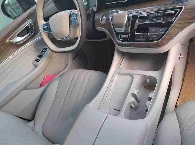 7座MPV别瞎挑！荣威iMAX8DMH是实在货，带娃接客户，还省油