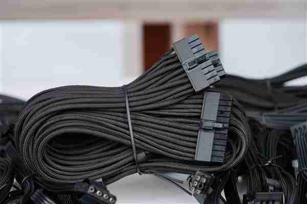 轻松驾驭RTX 5090！微星MEG Ai1600T PCIE5超神电源图赏