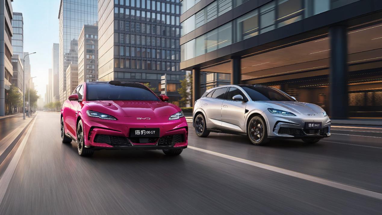 搭载第二代刀片电池、闪充技术：比亚迪2026款海豹06GT新车主交车仪式开启