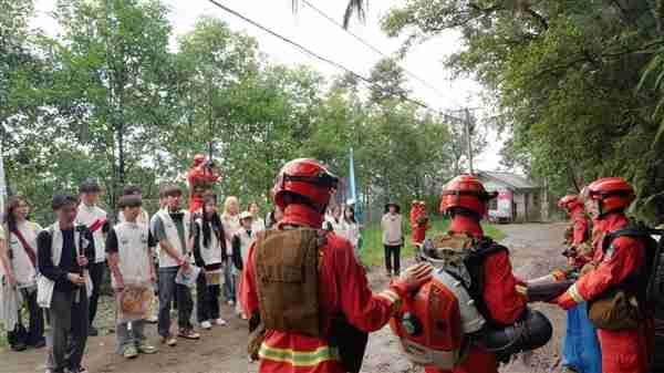 华硕e创公益十七载:“科普智联室”赋能乡村 万名青年志愿者用科技点亮未来