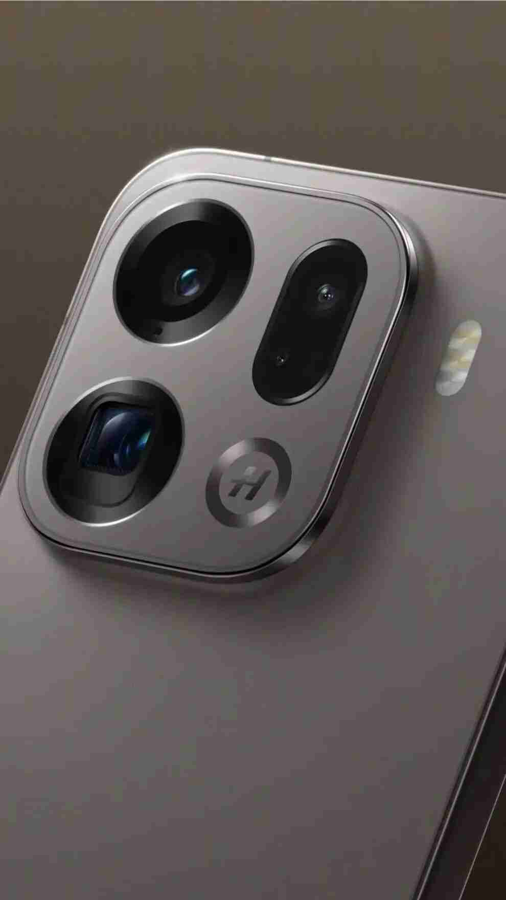 OPPO Find X9 通讯能力升级，全系大电池加持 