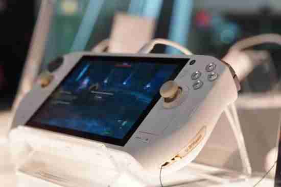 索泰ZONE游戏掌机迭代款定名ZONE PRO：搭载HX 370，目标10月上市