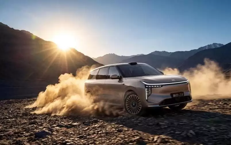 智己LS8正式上市，30万内唯一线控转向旗舰SUV