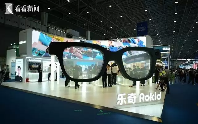 这副49克的眼镜让AI从"听得懂"变成"看得见"