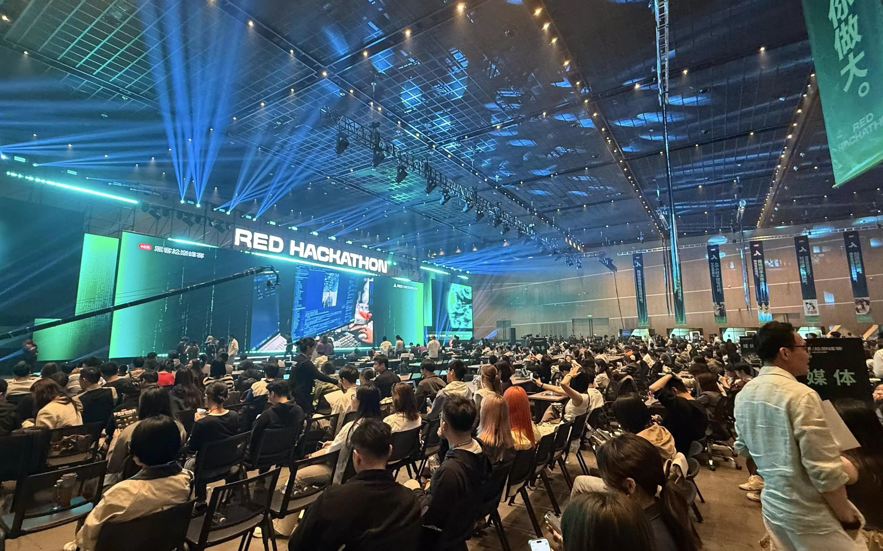 AI让00后站上C位，但能拿“大结果”还是90后