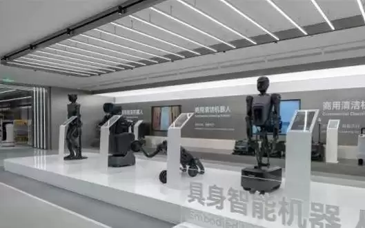 技术与人文共生！全球首个商用服务机器人体验中心亮相