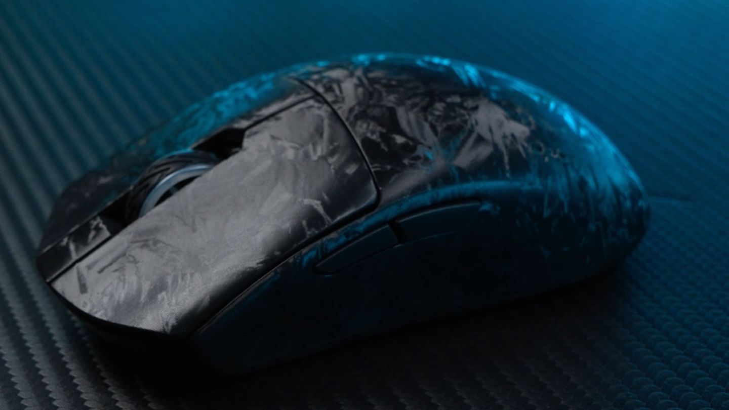 SKN 推出 59g 中小手鼠标朱雀-惊碳：复合碳纤维外壳，PAW3315