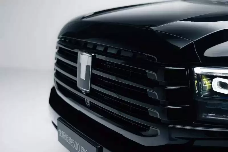 全新坦克500黑武士4月15日登场，全黑外观配红内饰演绎独特风格