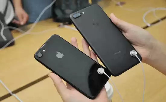iPhone 4暴涨80倍 为何我们更爱老手机拍的老照片？