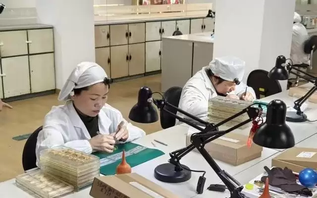 东风二号甲导弹变成了秒针！一块“上海定制”腕表镌刻“独家记忆”