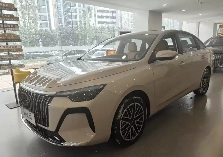 全新荣威i6 4月13日开启预售 高智能中控与高效动力成家用新宠