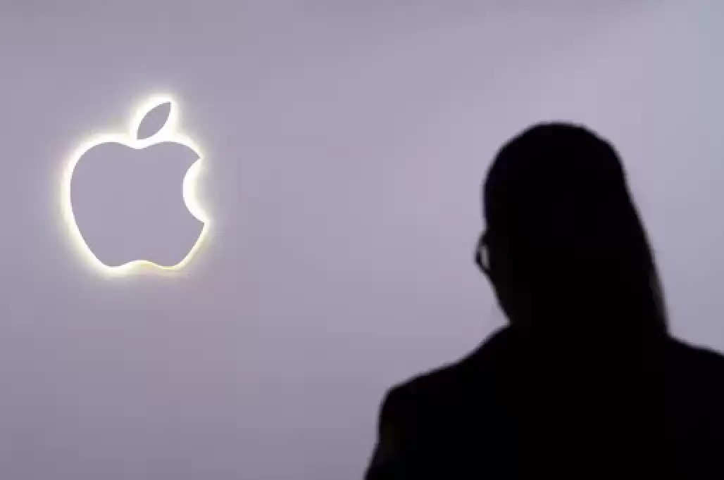 折叠屏iPhone推迟传闻致苹果股价大跌 美媒辟谣：仍在9月