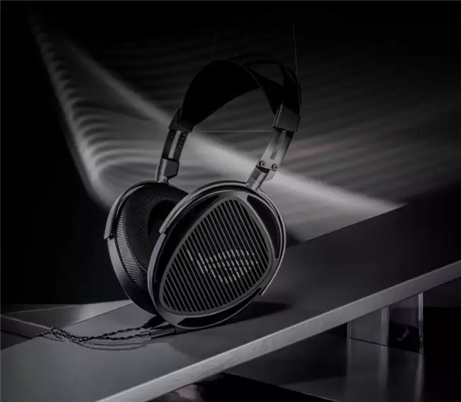 ROG臻世游戏耳机外观图