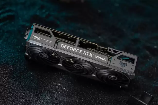 显卡散热风扇与内部热管特写