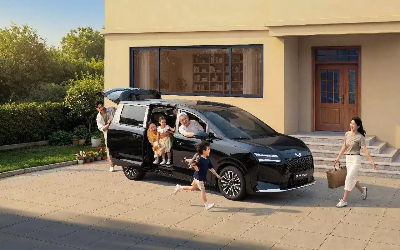 五菱星光730尊享型4月27日上市：同级唯一右侧电动滑移门