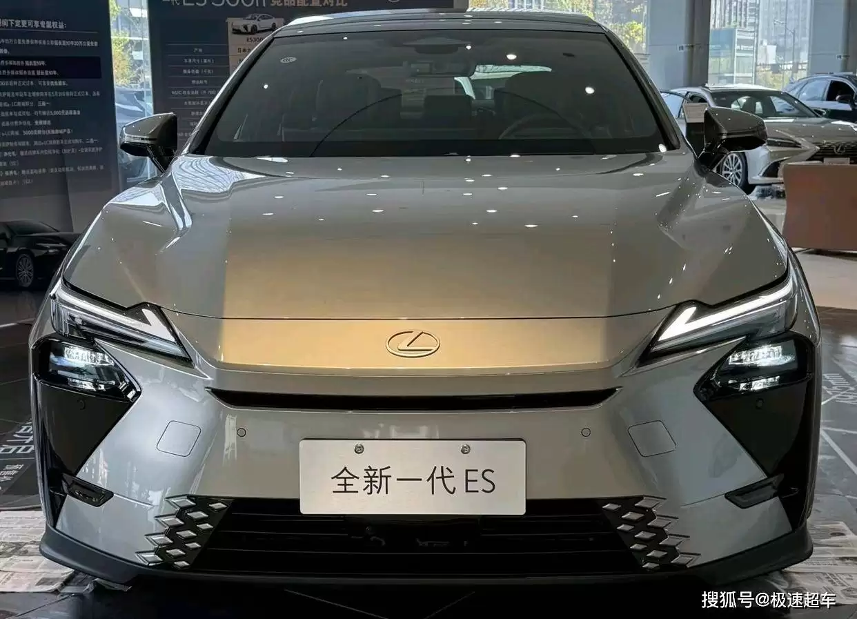 全新雷克萨斯ES惊艳登场，豪华质感升级，科技与大气完美融合