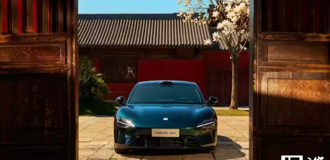 新一代小米 SU7 配备 ALD 镀膜技术有效抑制逆光与远光干扰耐磨易清洗