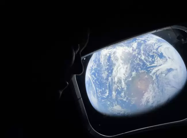 NASA宇航员太空拍摄地球照片无意间推广苹果iPhone 17 Pro Max