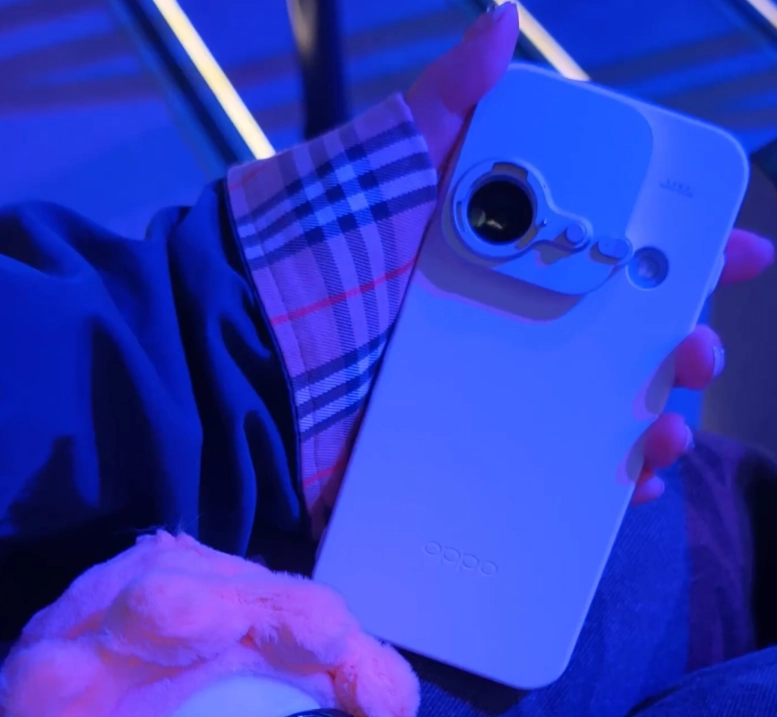 OPPO Find X9s Pro 哈苏专业增距镜“银色”外观首发，4 月 21 日发布