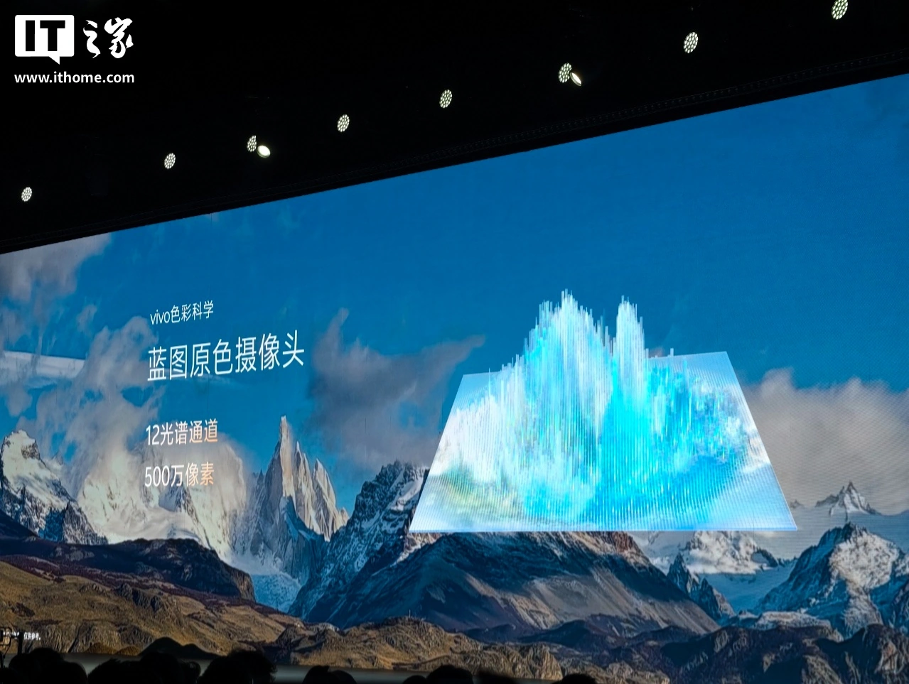 vivo X300 Ultra 手机开售：3+2 蔡司大师镜头群，6999-11999 元