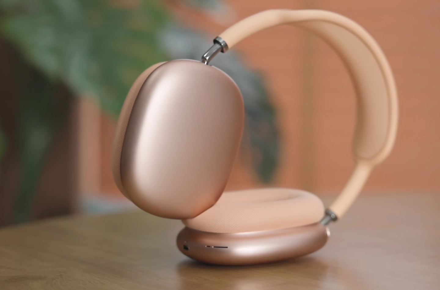 苹果高管揭秘 AirPods Max 2 耳机：特定音频任务 H2 芯片算力已超 Mac