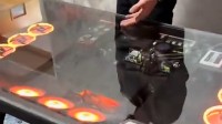 在玻璃桌面内部装机！点亮那一刻效果太爆炸