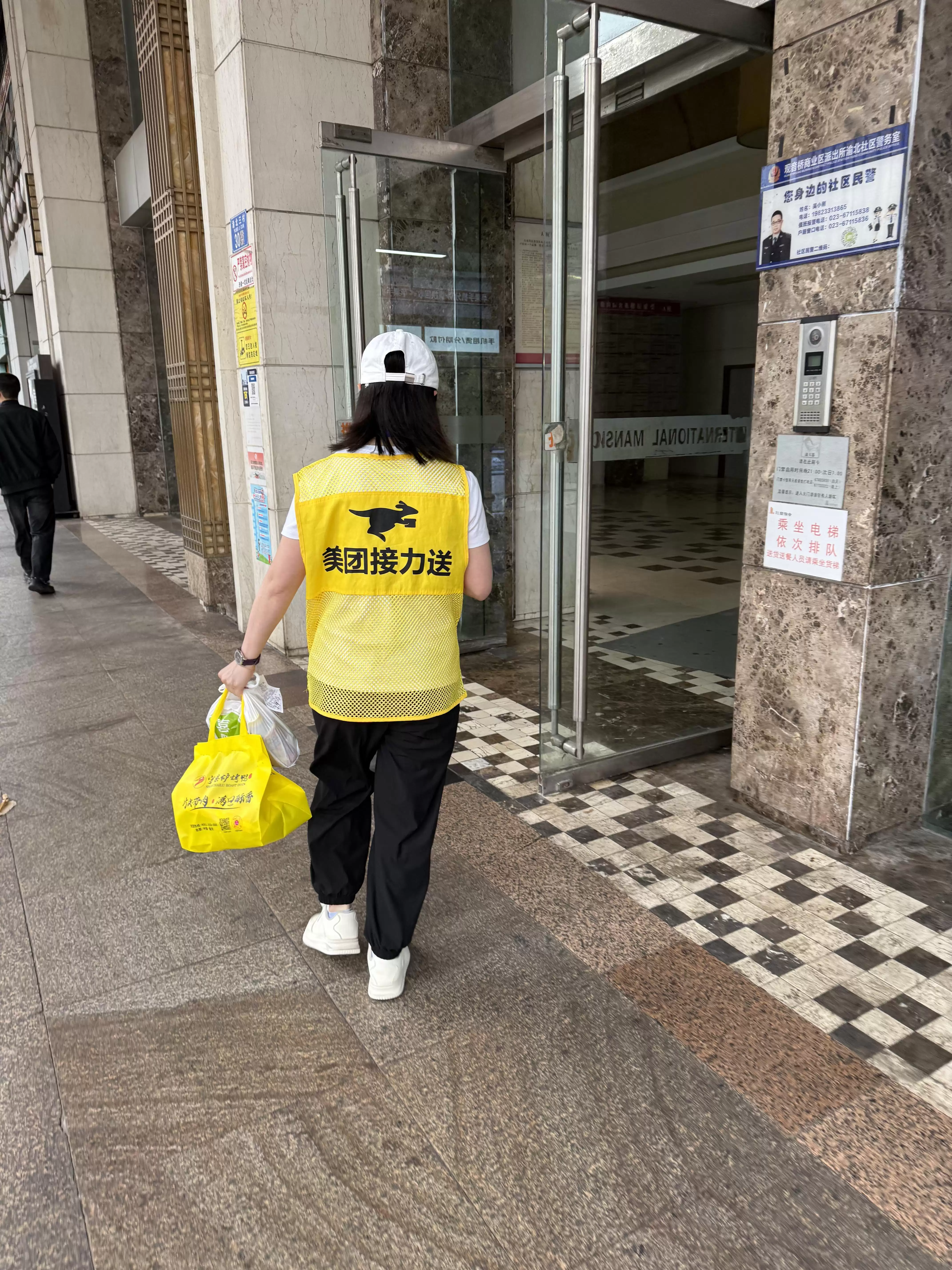 听骑手反馈增设“接力送”站点，美团首期花一亿元补贴末端100米