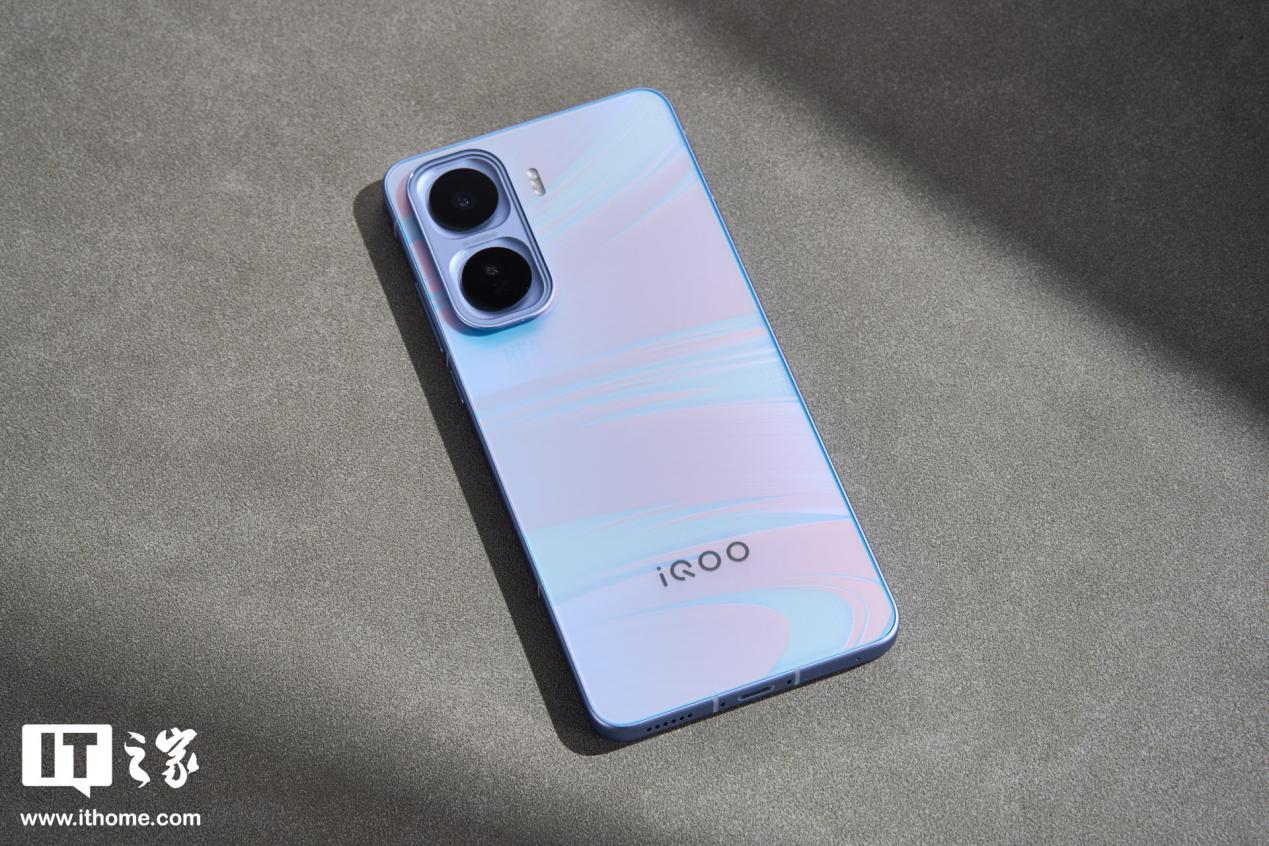 消息称 iQOO 15T / Pad 6 Pro 暂定 5 月发布，搭载天玑 9500 / 骁龙 8 Elite Gen5 处理器